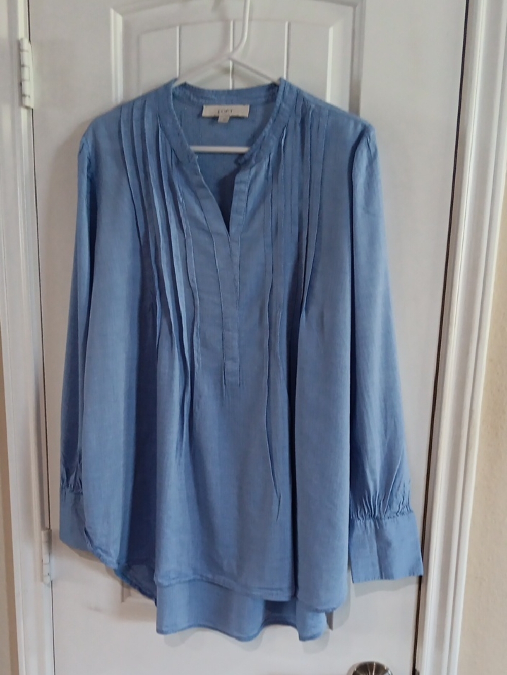 LOFT Split Neck Pintuck Long Sleeve Chambray Shirt L